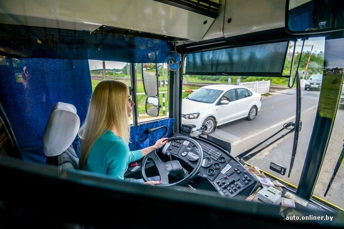 beautiful-blonde-woman-is-a-bus-driver-in-belarus-photo-gallery_7
